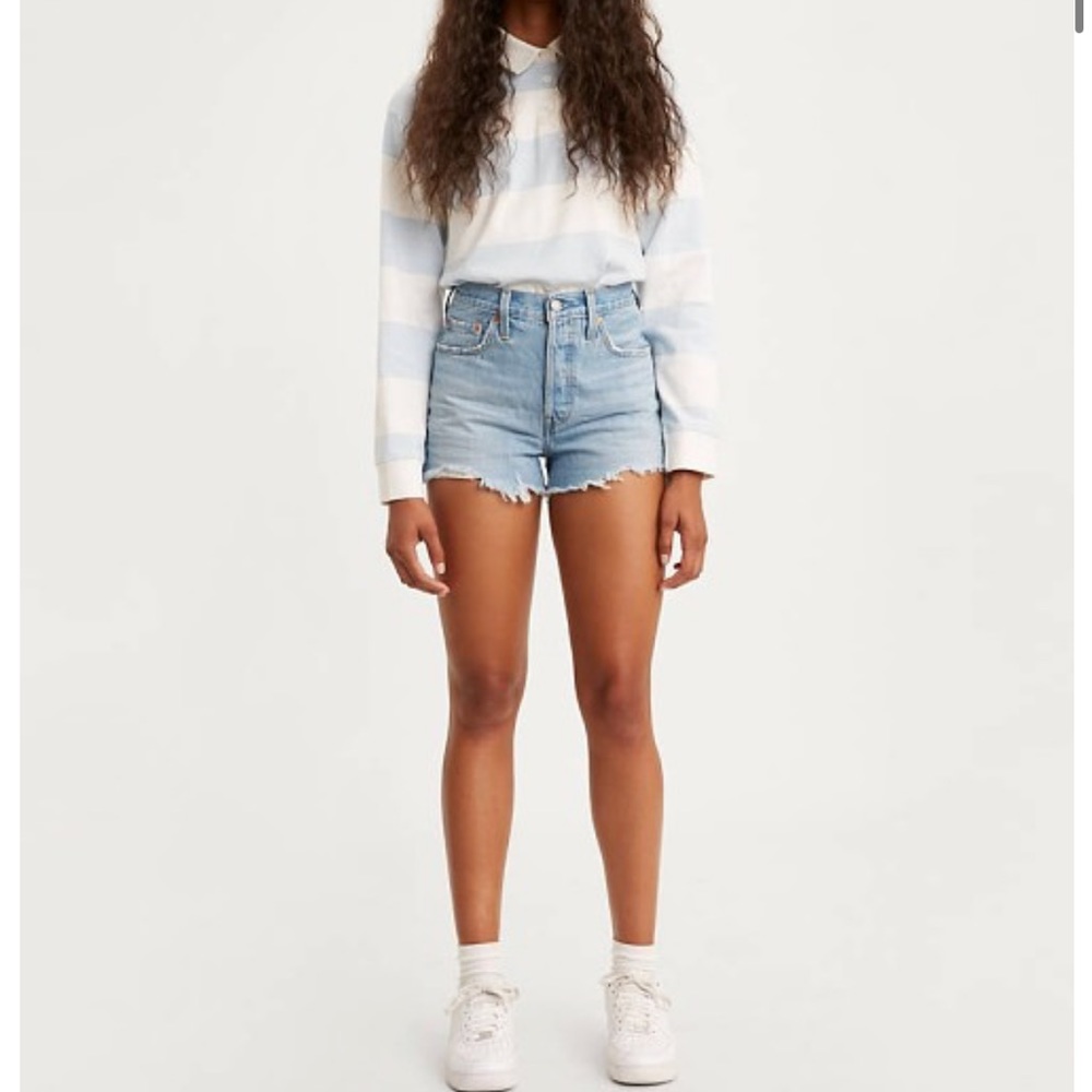 Levis light wash 501 denim shorts size 26